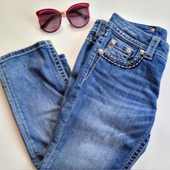 Miss Me cuffed Capri Jeans with Peace Sign Embroidery - Picture 2 of 9